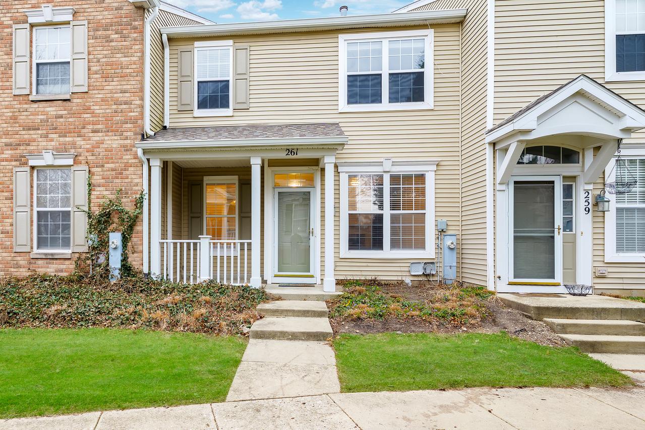 261 Springbrook Tr., Oswego, IL 60543