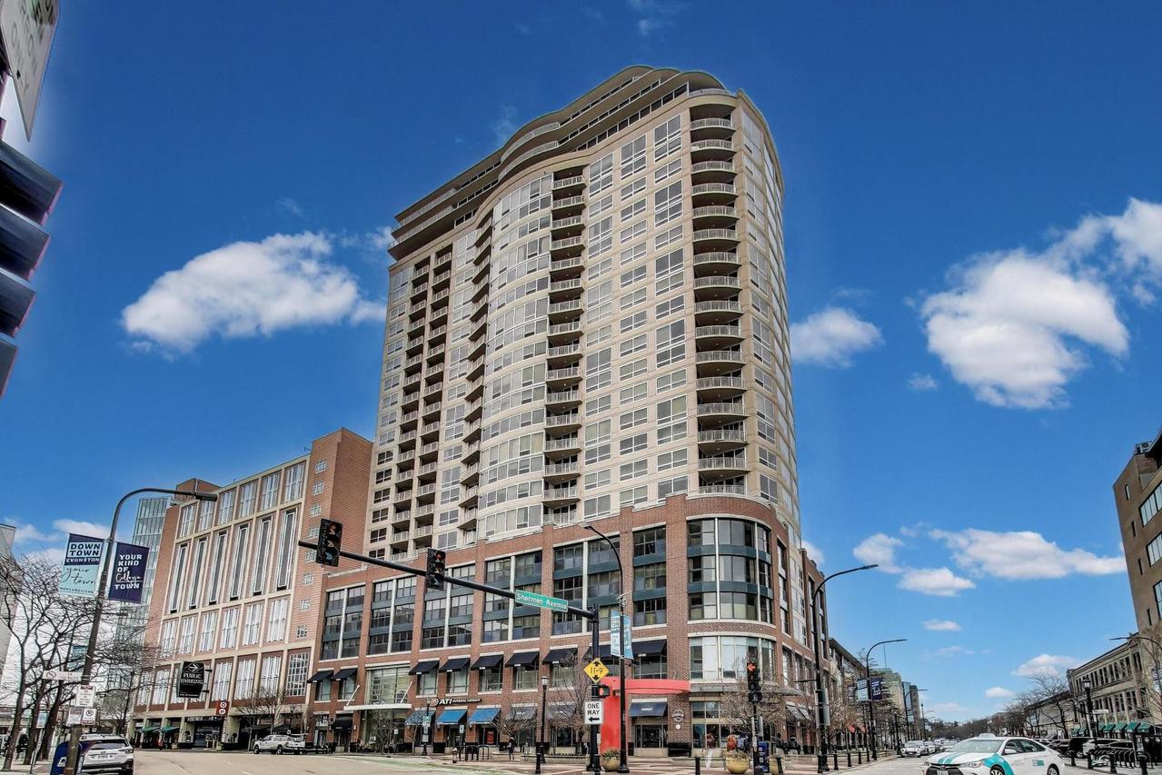 807 Davis St. #2106, Evanston, IL 60201