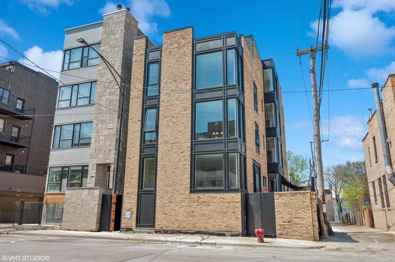 222 S Oakley Blvd. #1W, Chicago, IL 60612