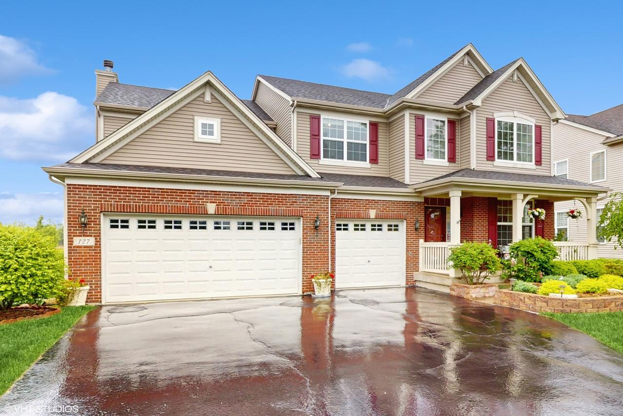 127 Charleston Ln., Gilberts, IL 60136