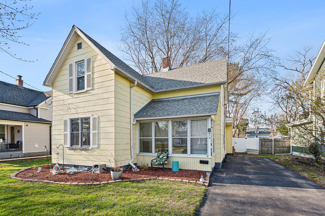 913 Gleason Ave., Aurora, IL 60506