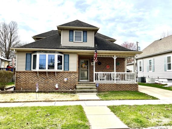 321 E 3rd St., Depue, IL 61322