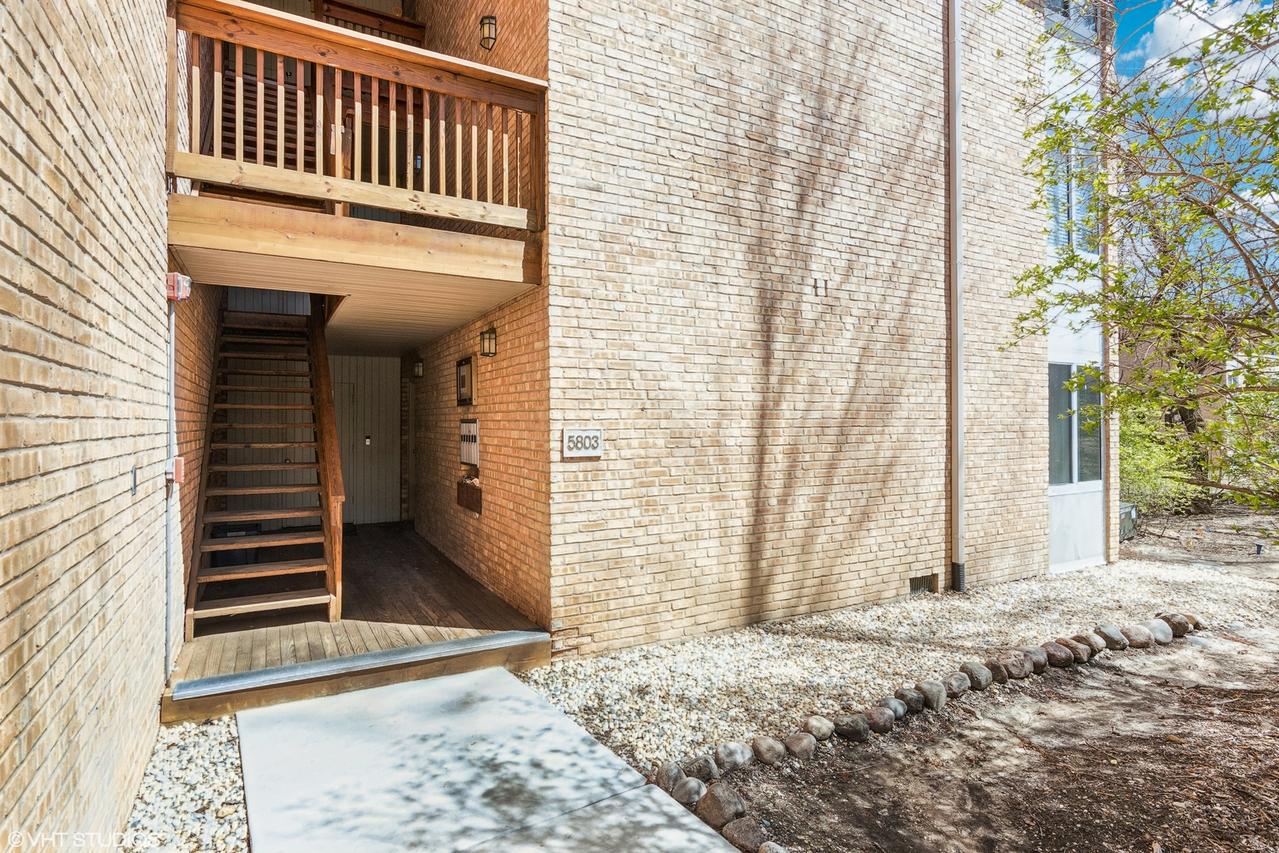 5803 Oakwood Dr. #B, Lisle, IL 60532