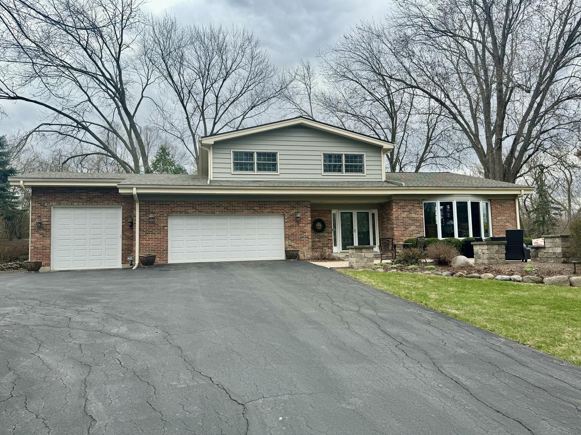 655 Harvard Ave., Barrington, IL 60010