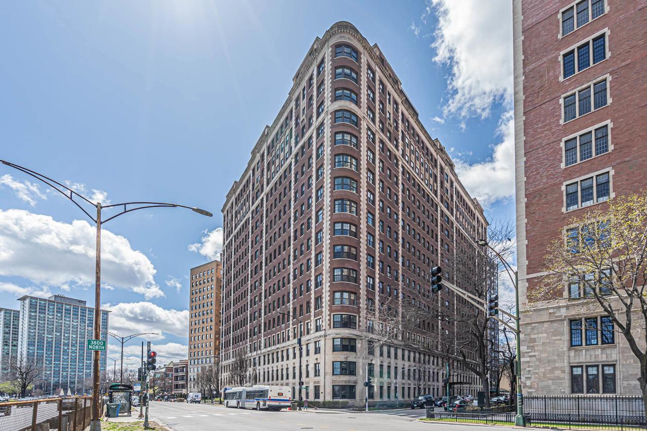 3750 N Lake Shore Dr. #2C, Chicago, IL 60613