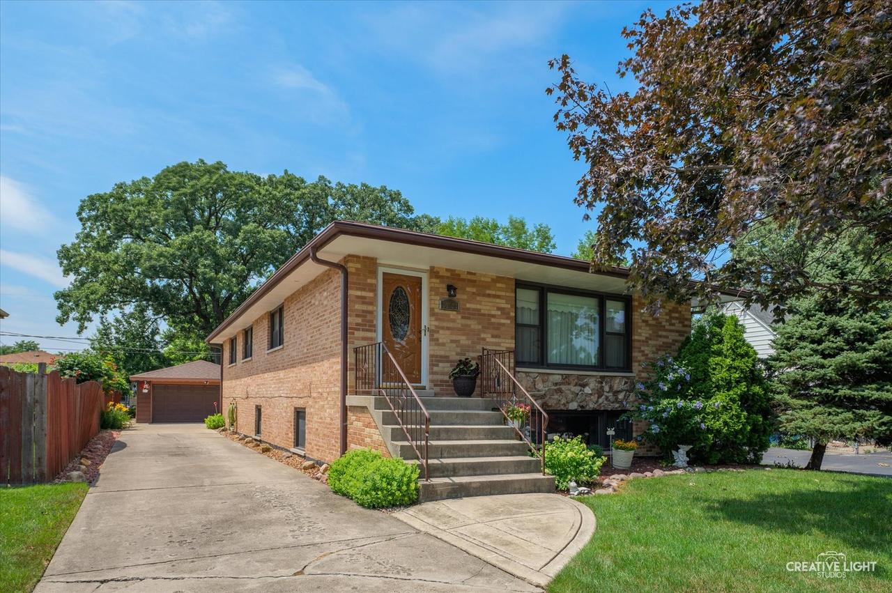 10624 S 83rd Ave., Palos Hills, IL 60465