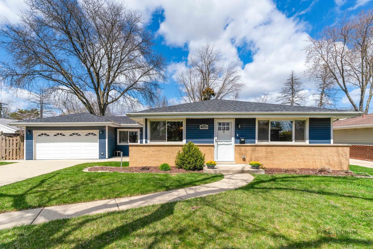 3148 Bellwood Ln., Glenview, IL 60026