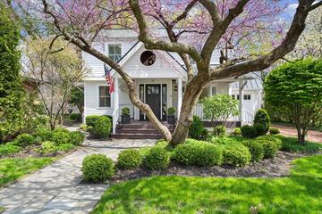 11 S Lincoln Ave., Geneva, IL 60134