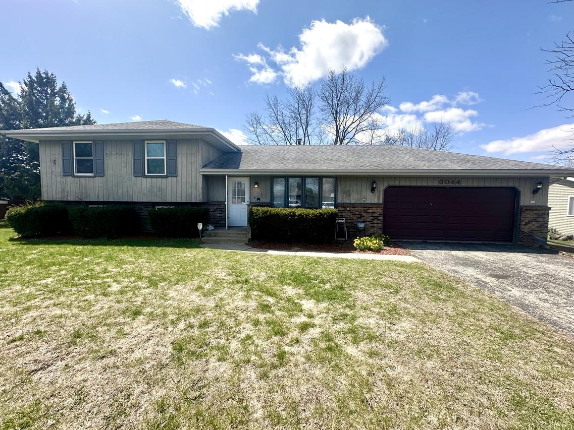 6044 Brimfield Ln., Loves Park, IL 61111