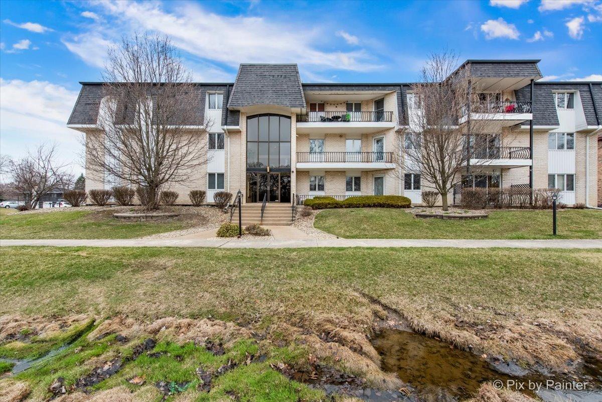 18559 Escanaba Ave. #206, Lansing, IL 60438
