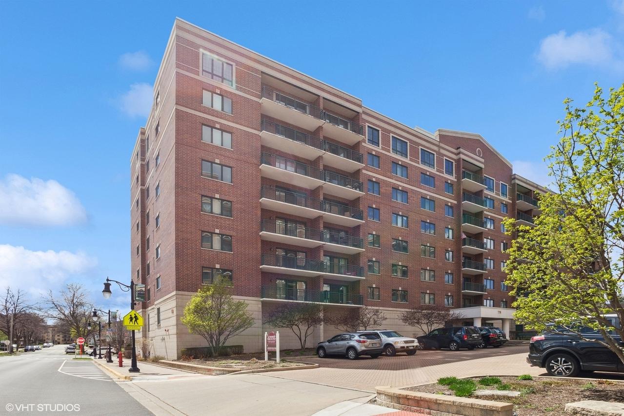 770 Pearson St. #712, Des Plaines, IL 60016