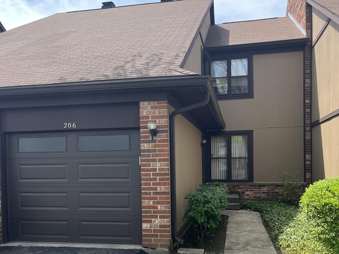 206 Shadowbend Dr., Wheeling, IL 60090