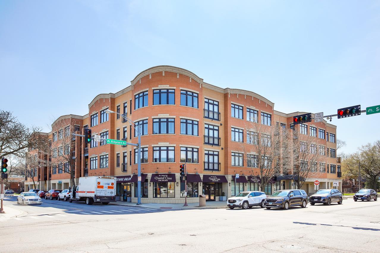 106 S Ridgeland Ave. #310, Oak Park, IL 60302