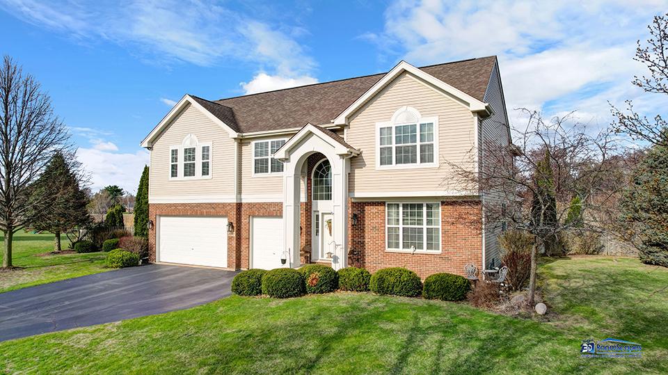 7037 Liam Ln., Mchenry, IL 60050