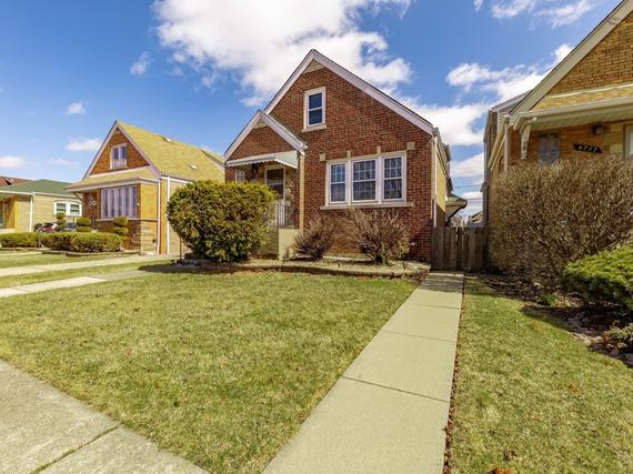6733 S Kenneth Ave., Chicago, IL 60629
