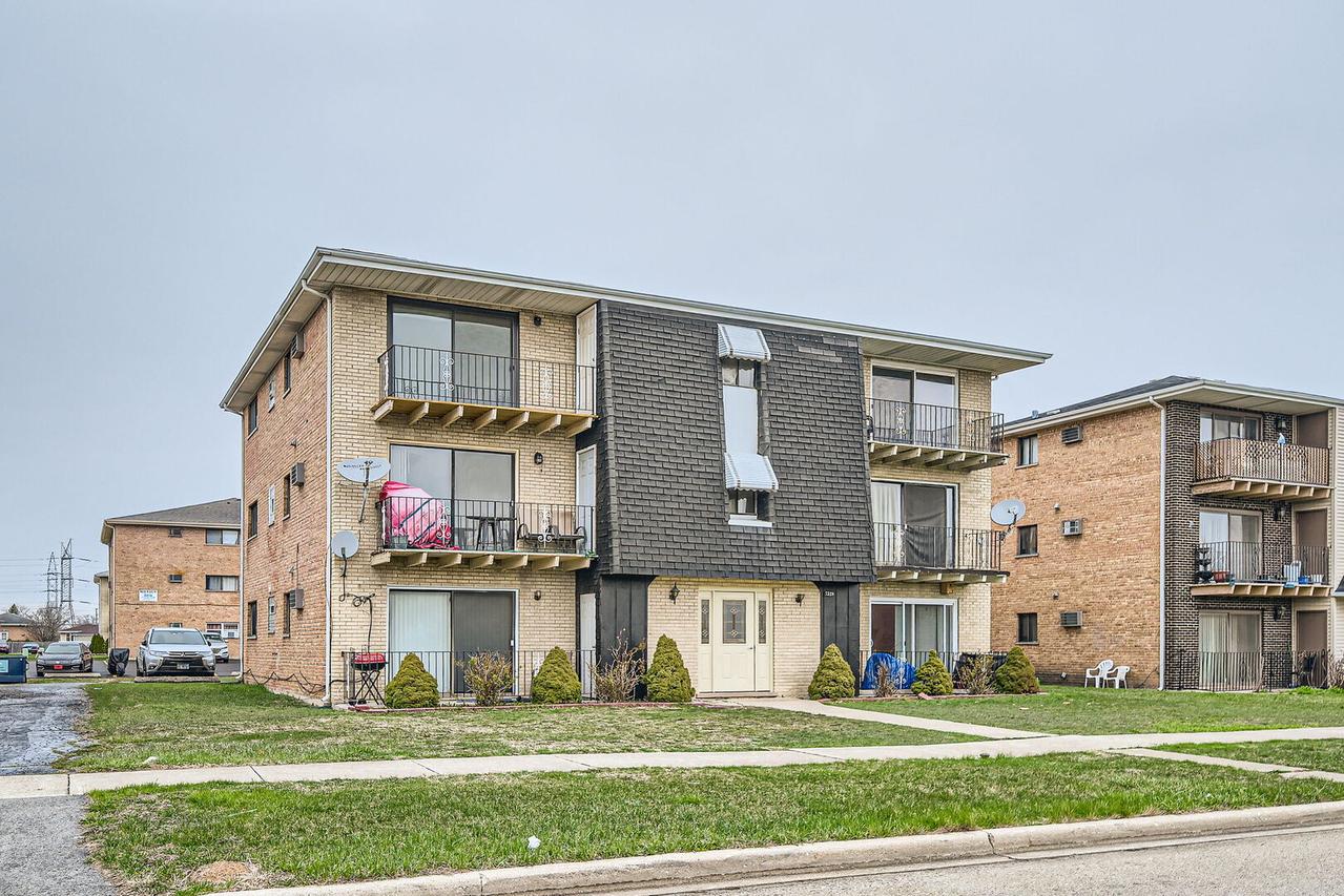 7328 W 86th St. #3A, Bridgeview, IL 60455