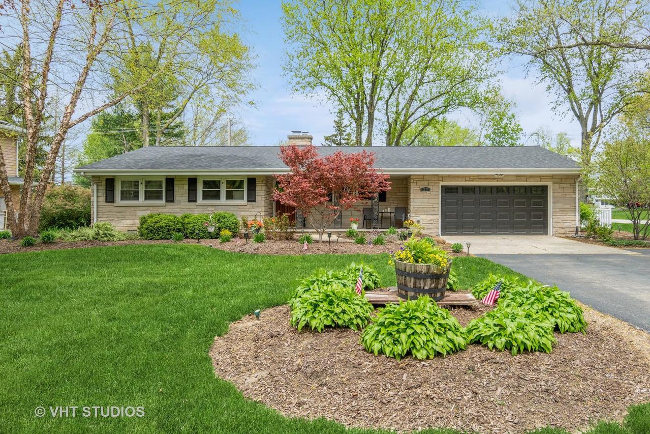 23 Orchard Ave., Oswego, IL 60543