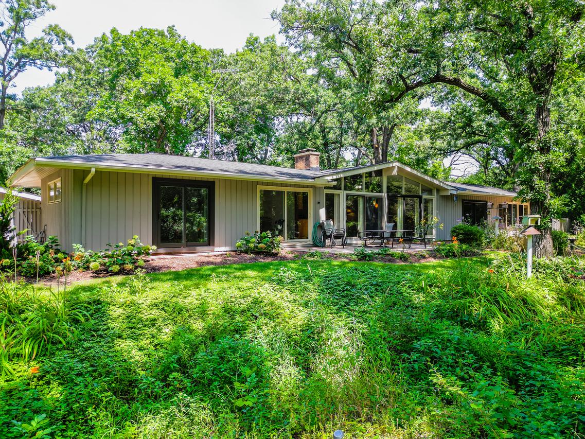 608 Old Hickory Ln., Libertyville, IL 60048