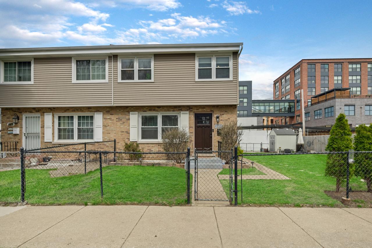 2469 N Linden Pl., Chicago, IL 60647
