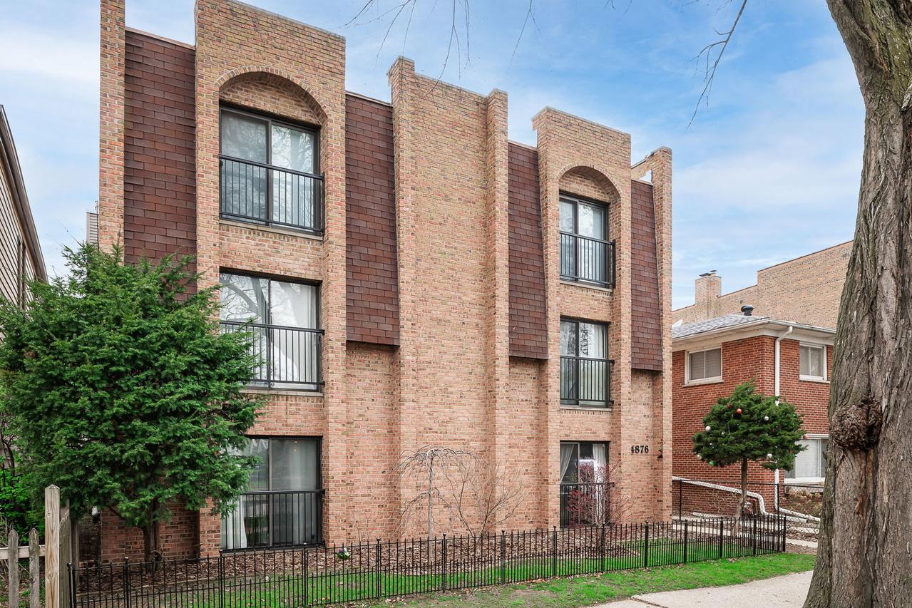 4876 N Hermitage Ave. #202, Chicago, IL 60640