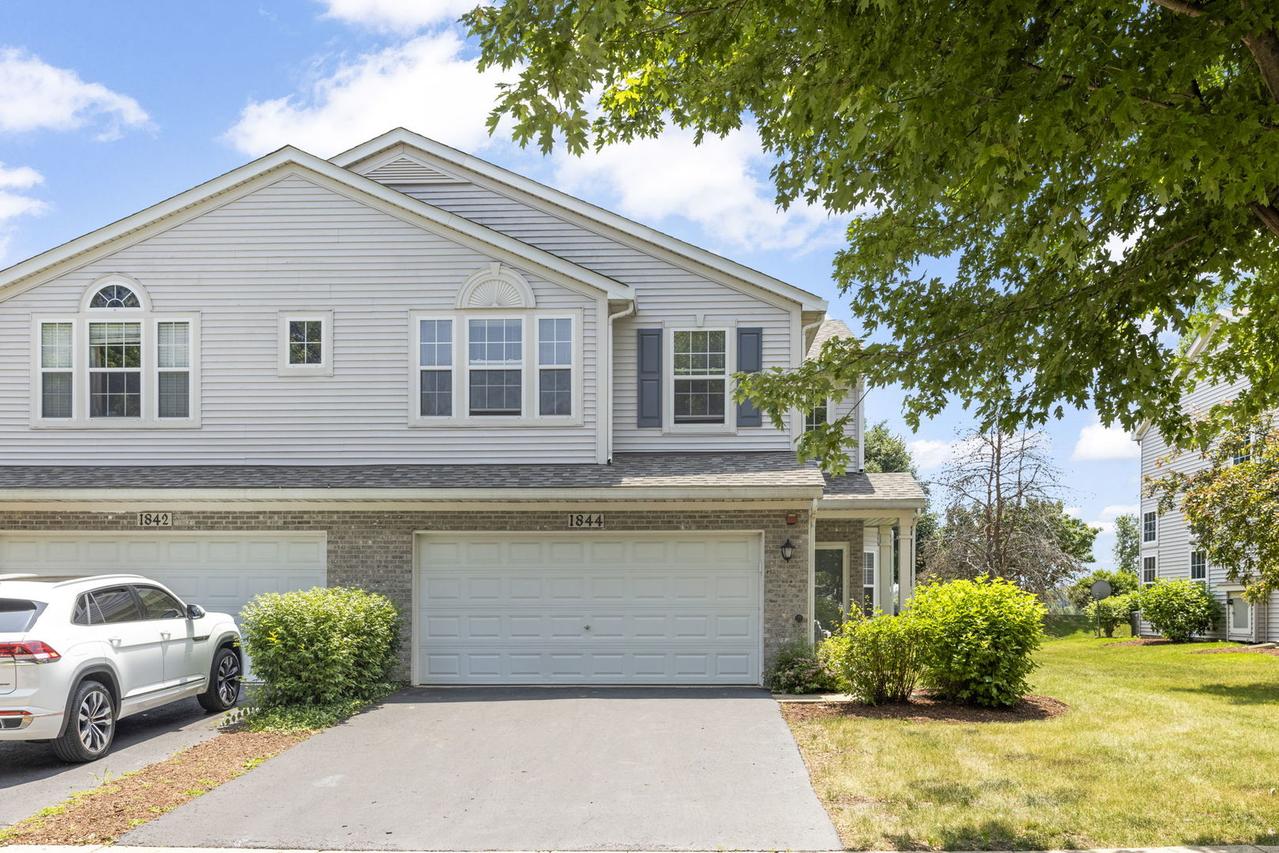 1844 Candlelight Cir., Montgomery, IL 60538