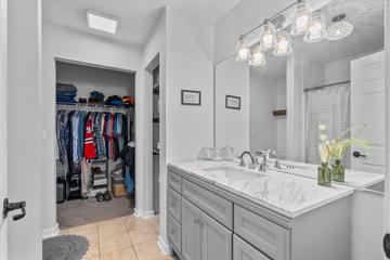 229 Kathryn Ln., North Aurora, IL 60542