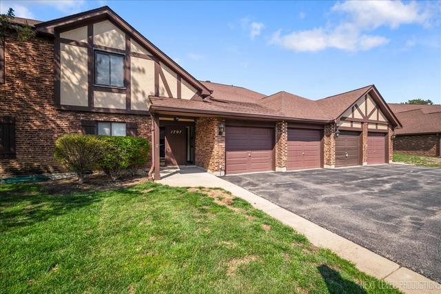1707 Lakecliffe Dr. #C, Wheaton, IL 60189