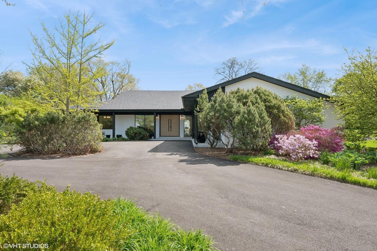 3456 Whirlaway Dr., Northbrook, IL 60062