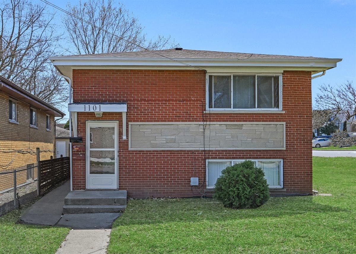 1101 Indian Ave., Aurora, IL 60505