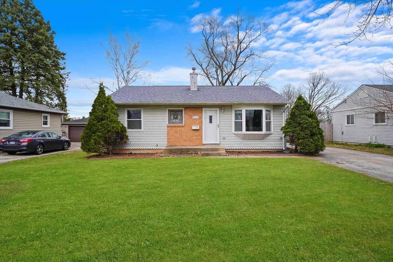 1420 N Madison St., Woodstock, IL 60098