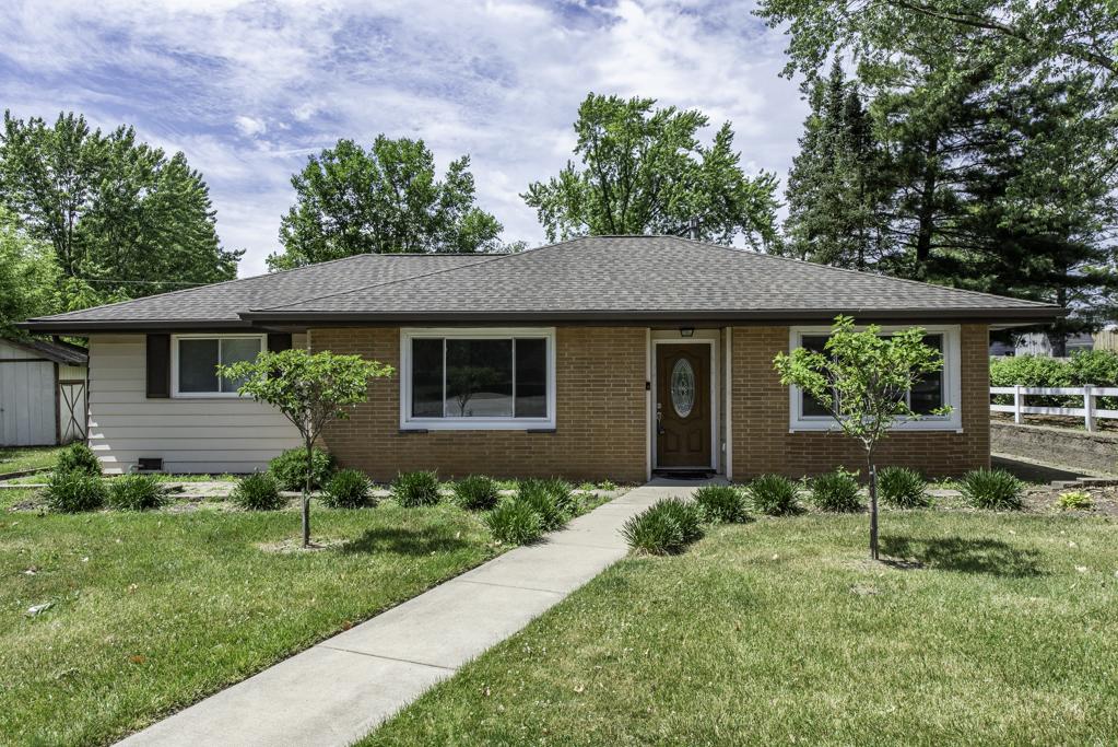 2302 Honeysuckle Ct., Lindenhurst, IL 60046