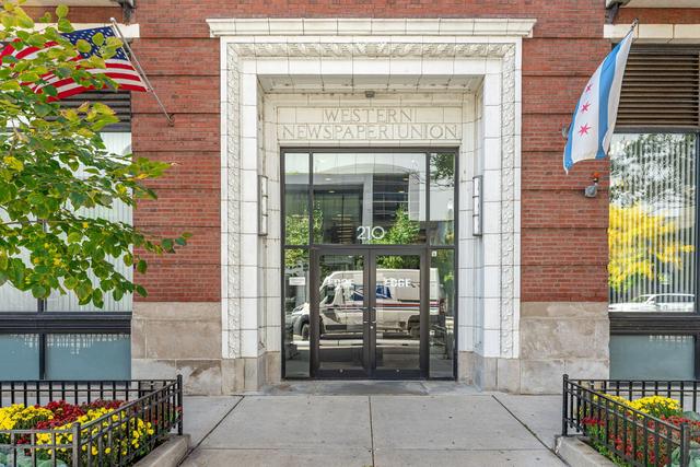210 S Desplaines St. #504, Chicago, IL 60661