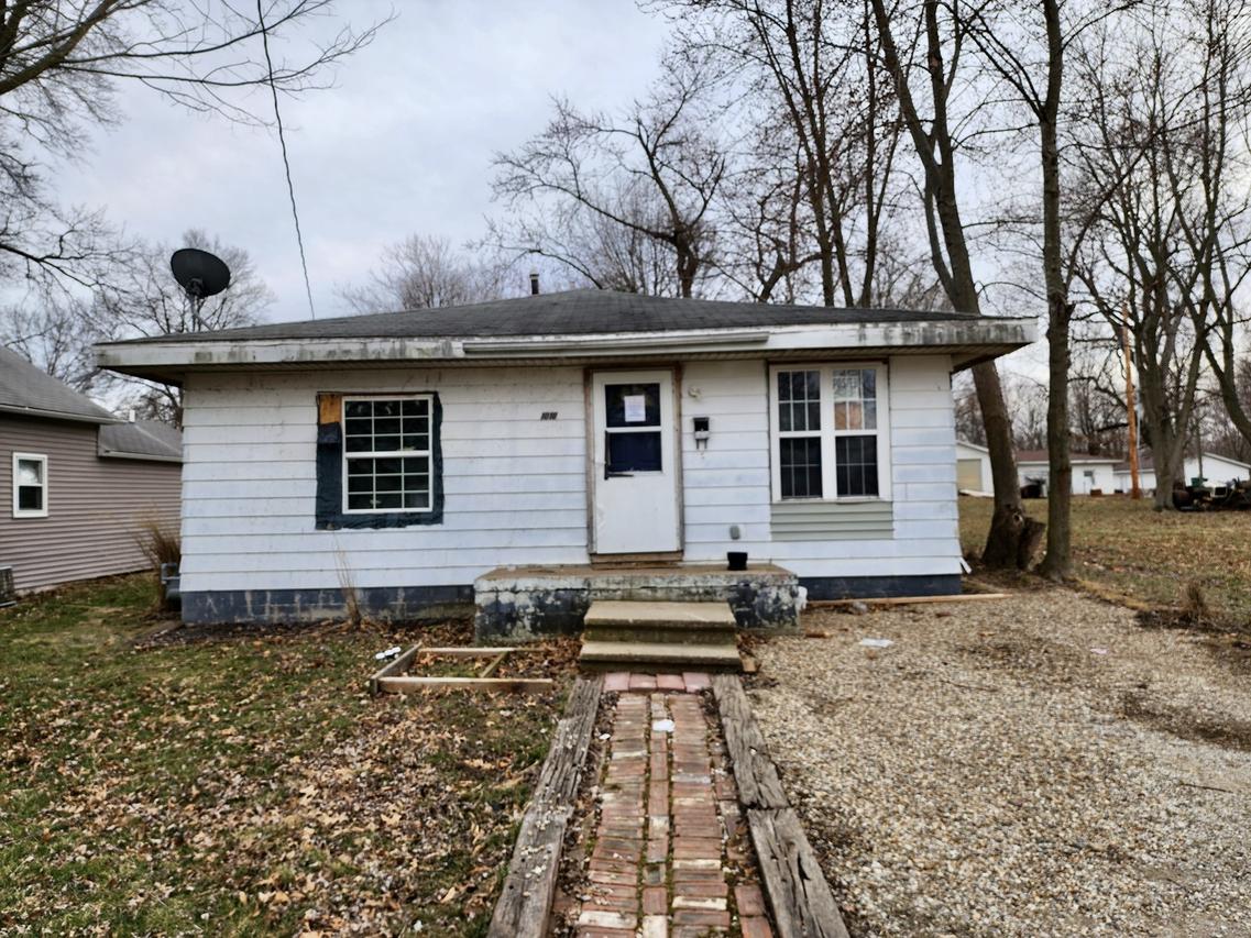 1010 E Adams St., Taylorville, IL 62568