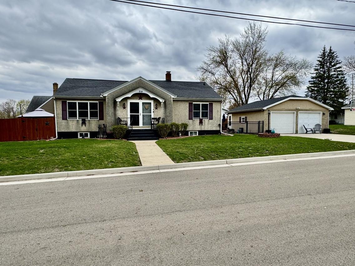 914 8th St., Peru, IL 61354
