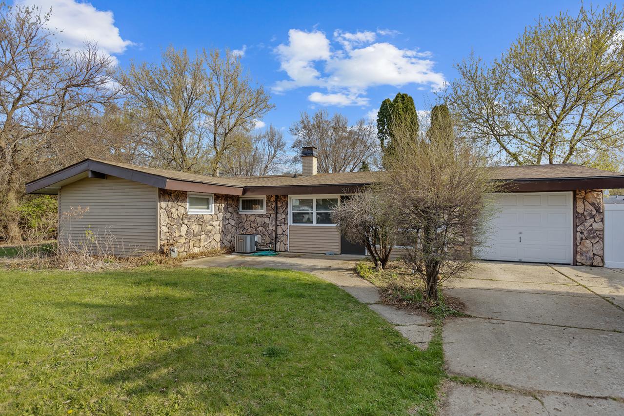 801 Barbara Ln., McHenry, IL 60051