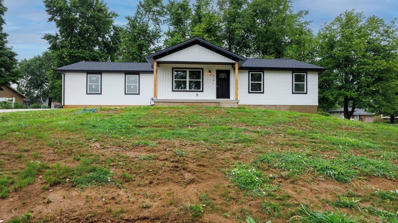 512 E Walnut St., Hudson, IL 61748