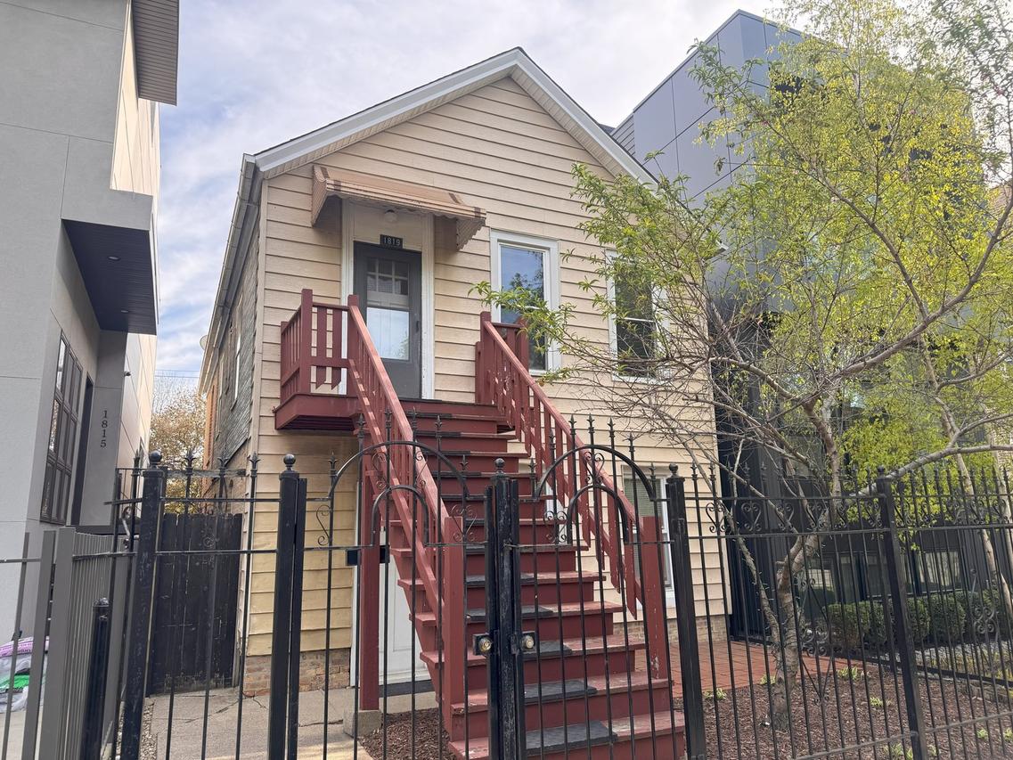 1819 W Erie St., Chicago, IL 60622
