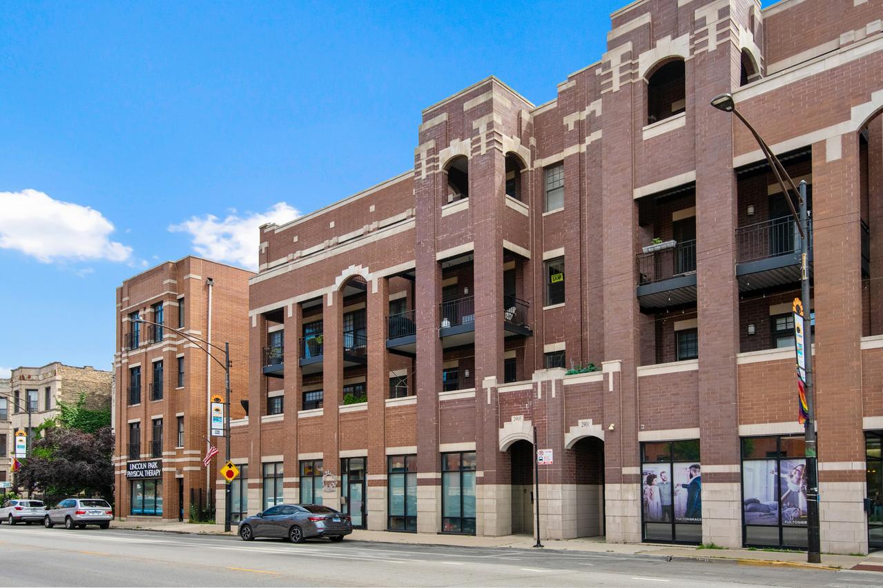 2905 N Halsted St. #202, Chicago, IL 60657