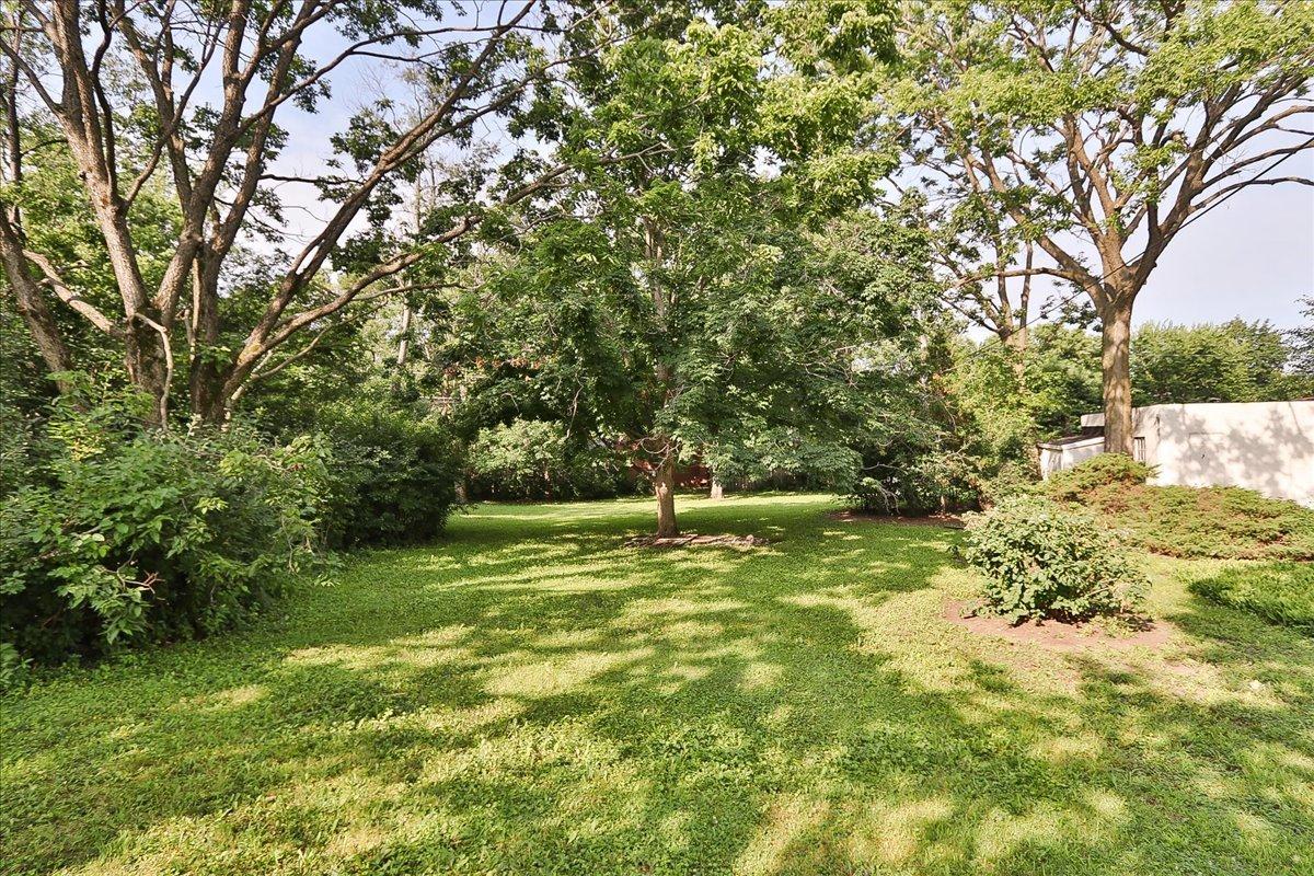 5 Chevy Chase Dr., Buffalo Grove, IL 60089