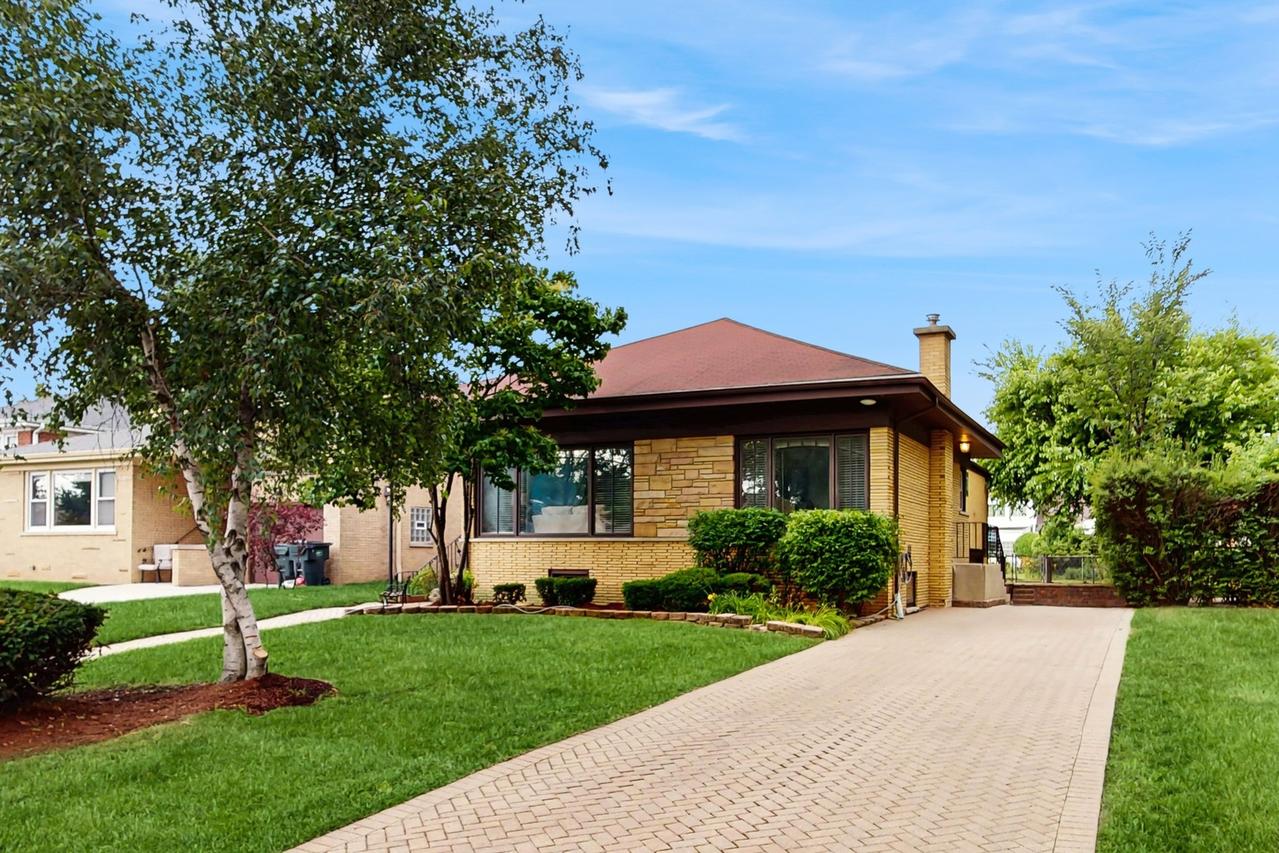 7350 N Karlov Ave., Lincolnwood, IL 60712