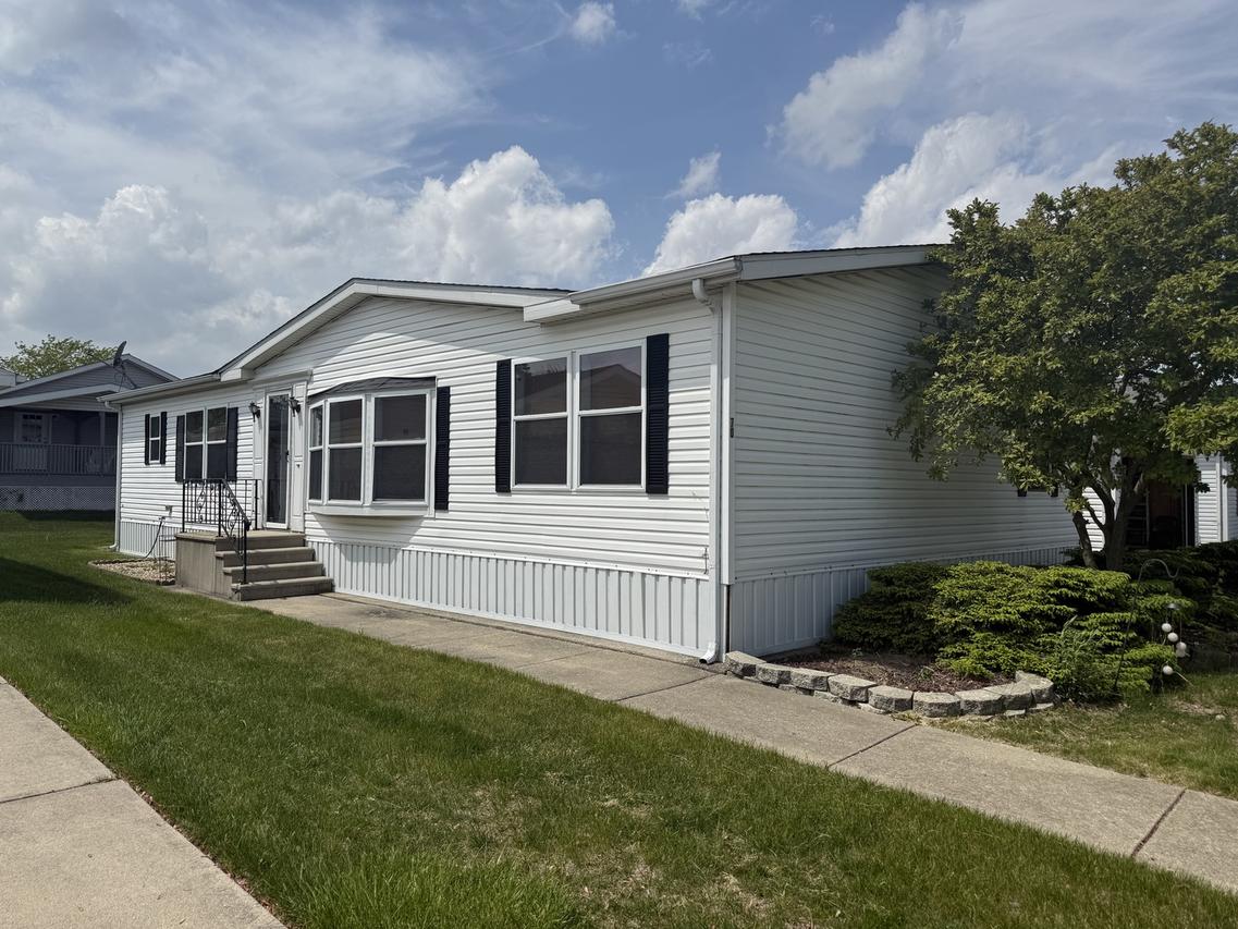 70 Begonia Dr., Matteson, IL 60443