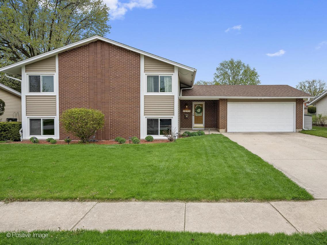 6433 Taylor Dr., Woodridge, IL 60517