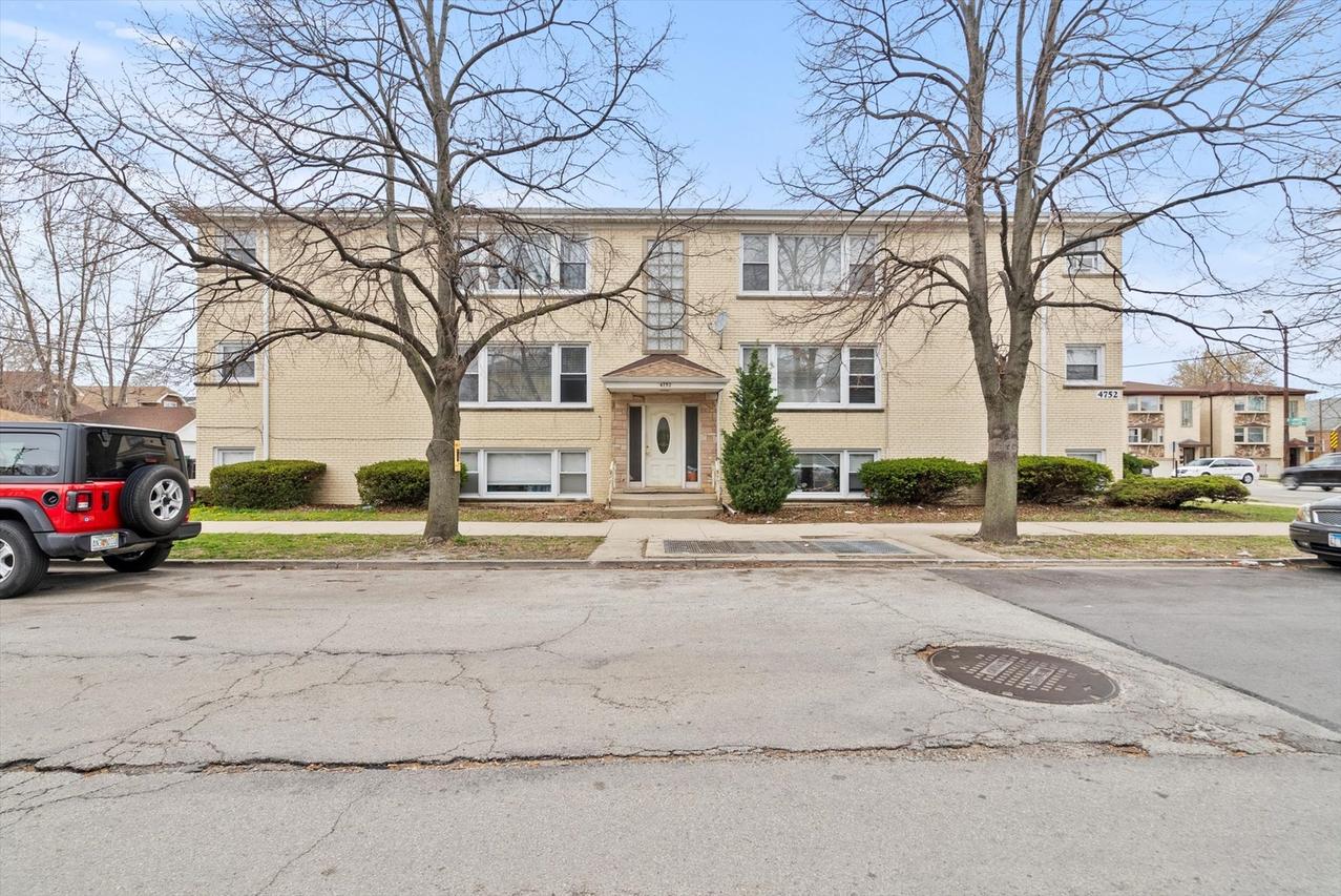 4752 N Menard Ave. #2S, Chicago, IL 60630