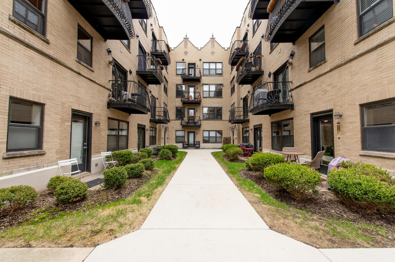 4440 N Damen Ave. #2W, Chicago, IL 60625