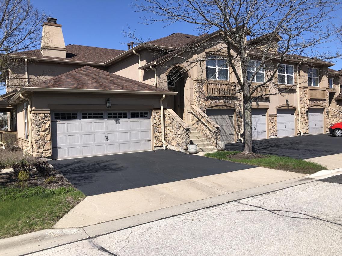 1952 Crenshaw Cir., Vernon Hills, IL 60061