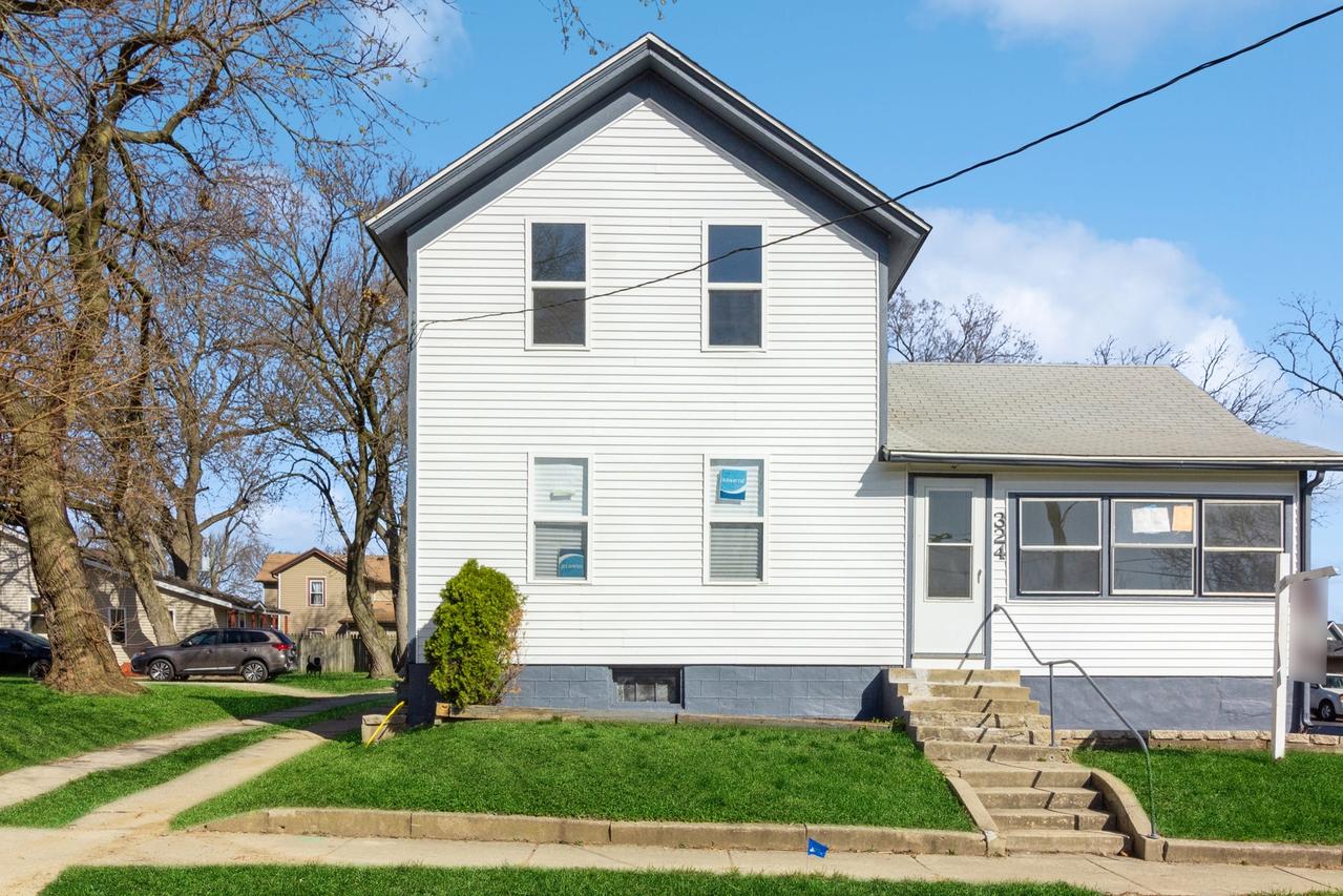 324 Lawrence Ave., Elgin, IL 60123