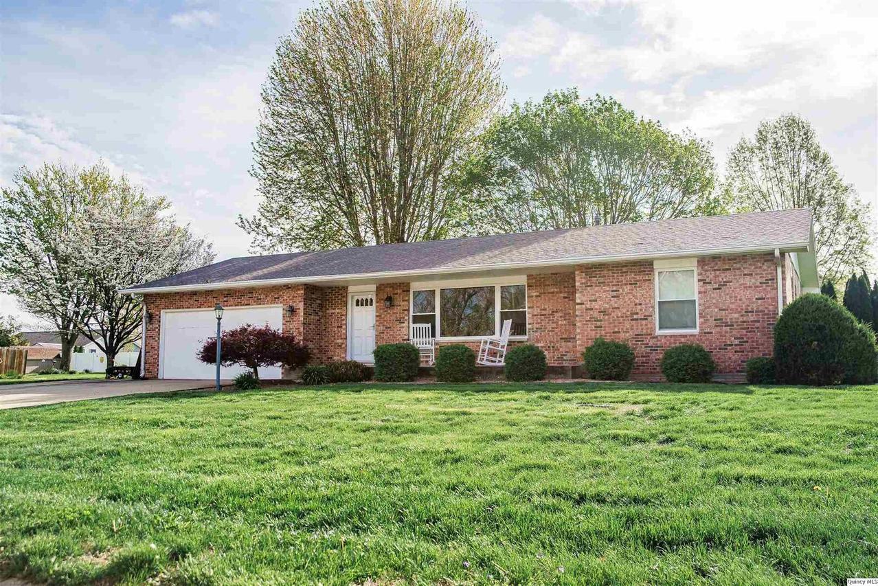 3122 Gross Gables, Quincy, IL 62305