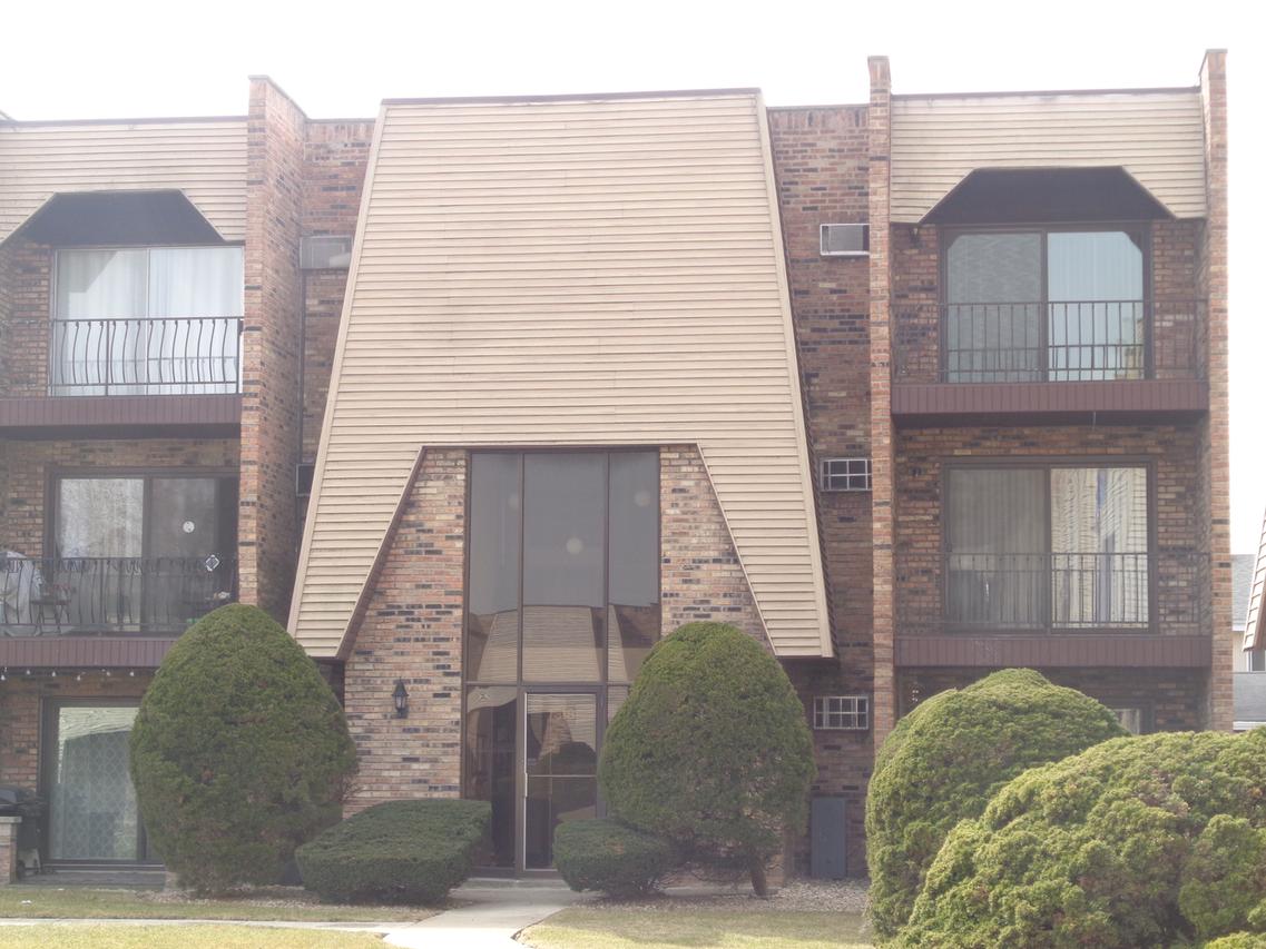 7318 Blackstone Ave. #17, Justice, IL 60458