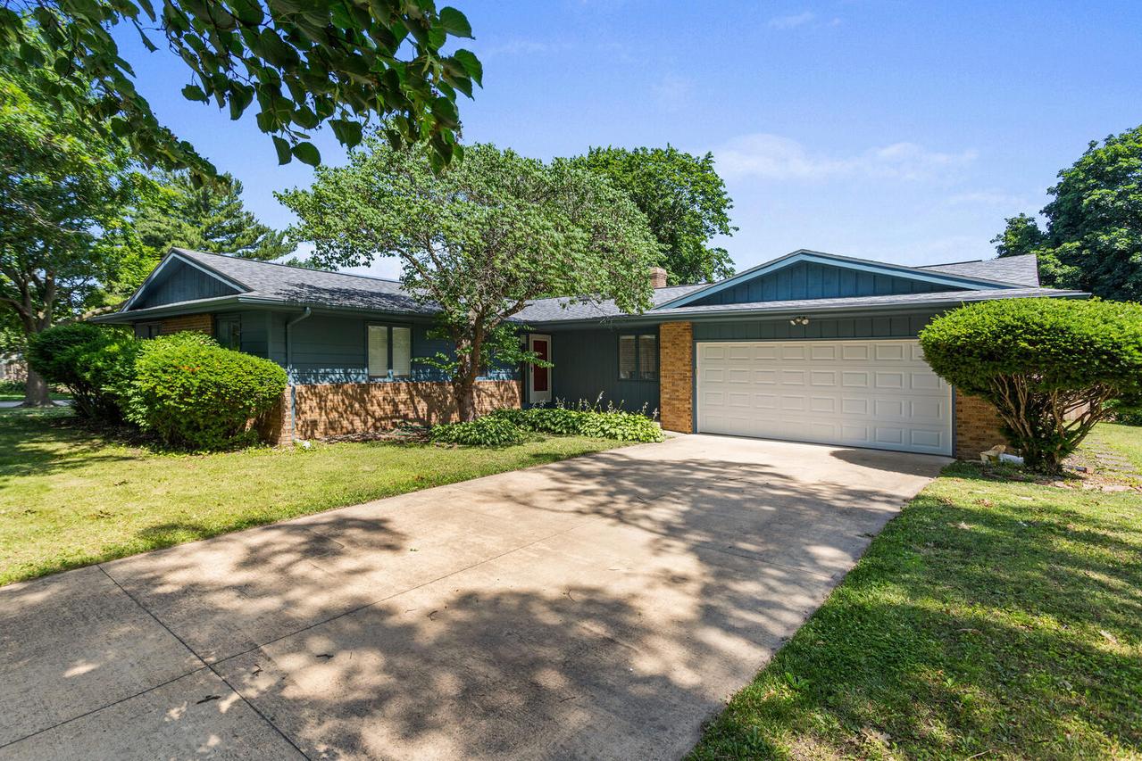 1204 Harrington Dr., Champaign, IL 61821