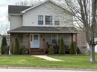 418 E Main St., Genoa, IL 60135